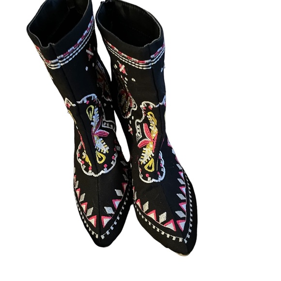 Unique Embroidered stiletto booties - Picture 3 of 7